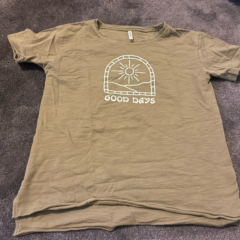 Adorable like brand new tee